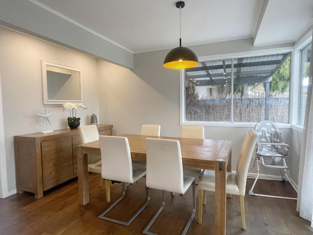 New painted 5 bdms spacious house close to the Base - Resim 15