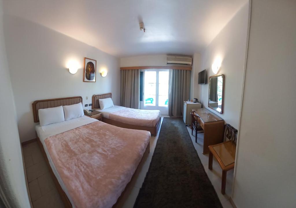 Postel nebo postele na pokoji v ubytování New Pola Hotel