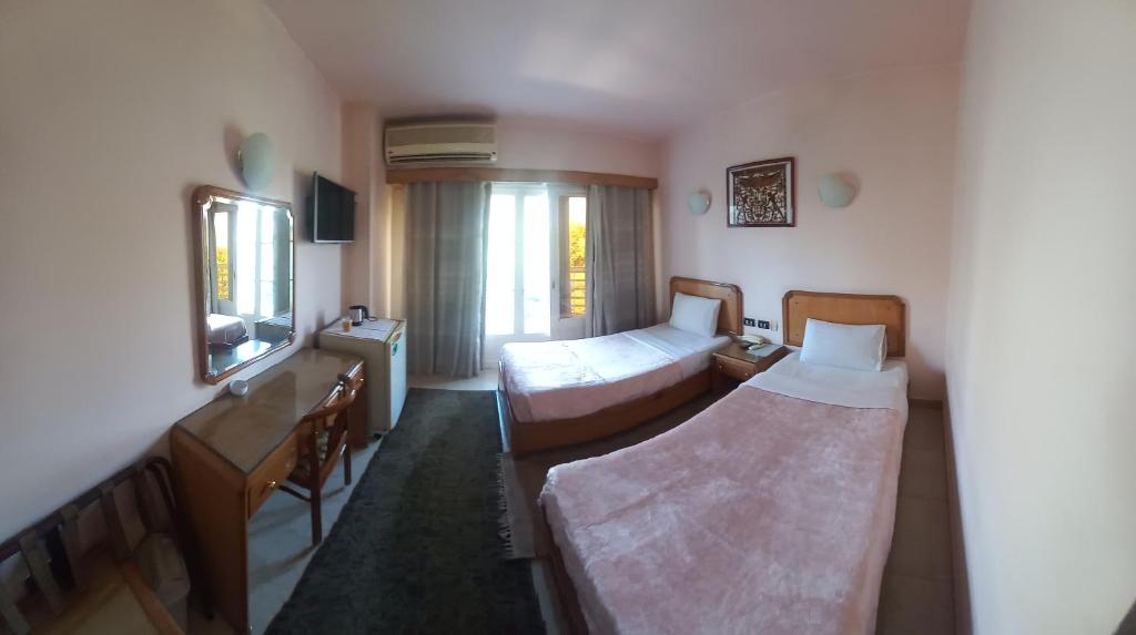 Postel nebo postele na pokoji v ubytování New Pola Hotel