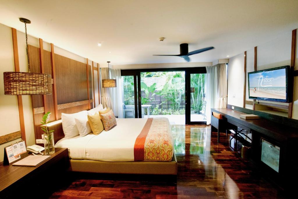 The Rock Hua Hin Beachfront Spa Resort - Zen-jacuzzi Zwembadterras