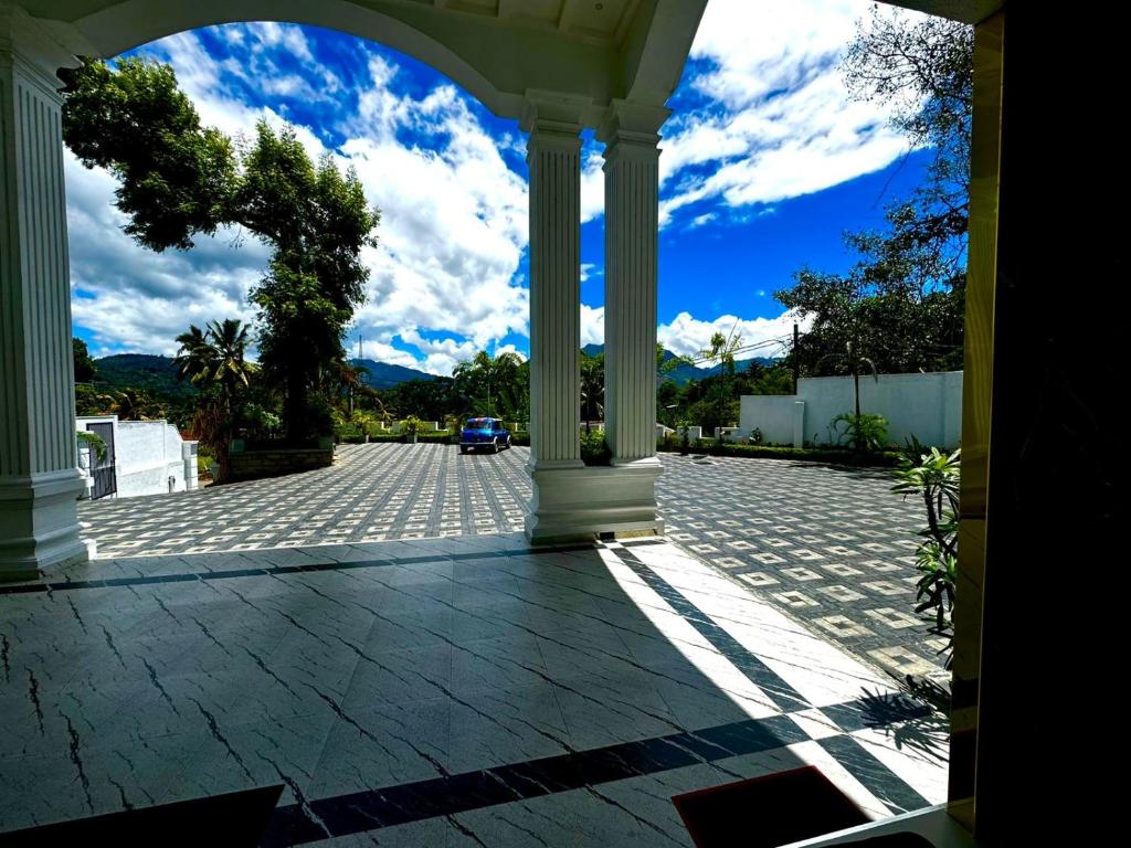 Balkón nebo terasa v ubytování CROWN REGENCY- BADULLA