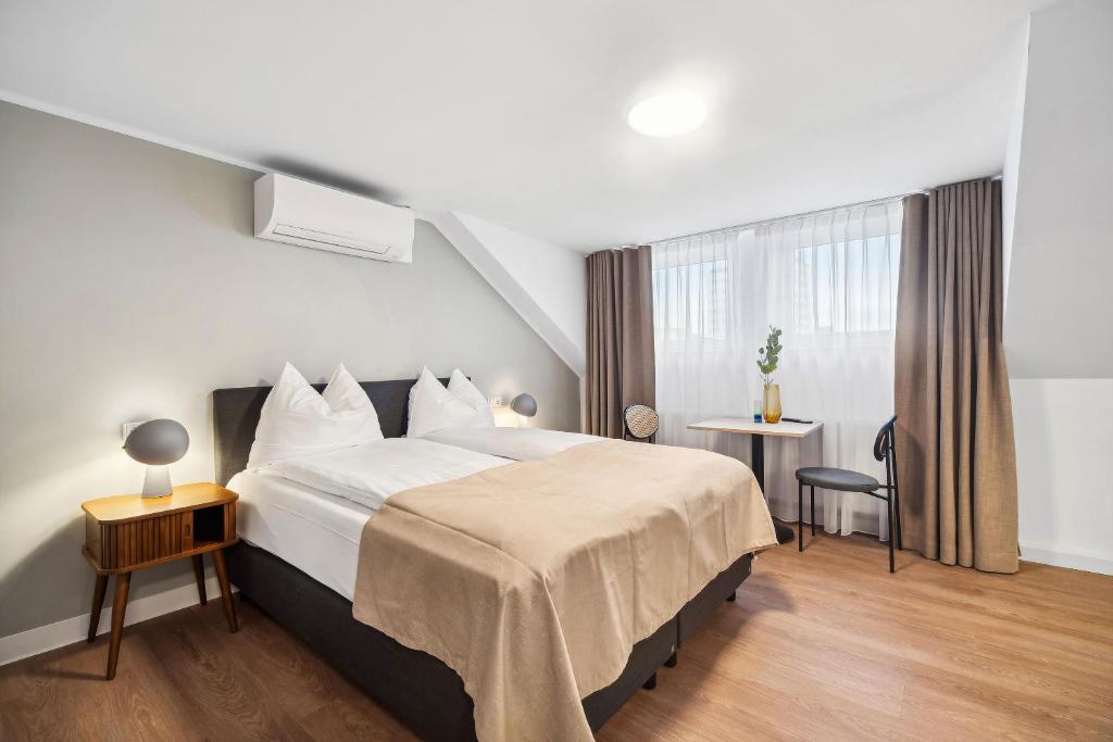 Ένα ή περισσότερα κρεβάτια σε δωμάτιο στο Limehome Kassel Wilhelmsstraße