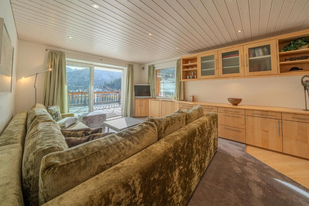 Sans Souci EG - Three-Bedroom Apartment