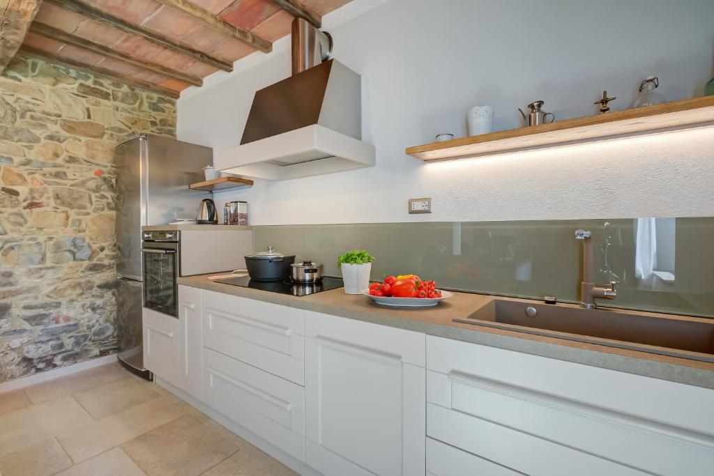 Kuchyňa alebo kuchynka v ubytovaní Tuscan Home S Margherita Private Outdoor - Happy Rentals