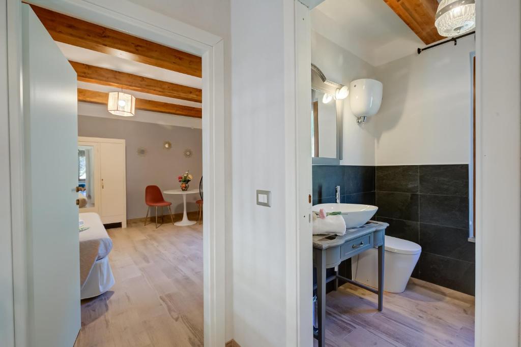 Kúpeľňa v ubytovaní Tuscan Home S Margherita Private Outdoor - Happy Rentals