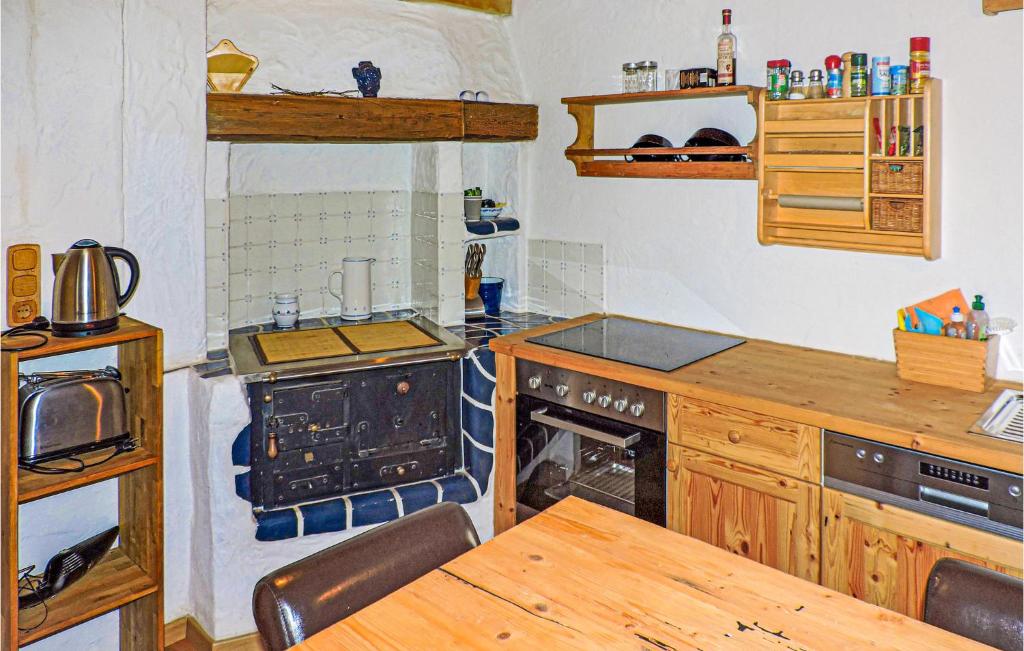 Kuchyňa alebo kuchynka v ubytovaní Ferienhaus Mit Pool Und Sauna