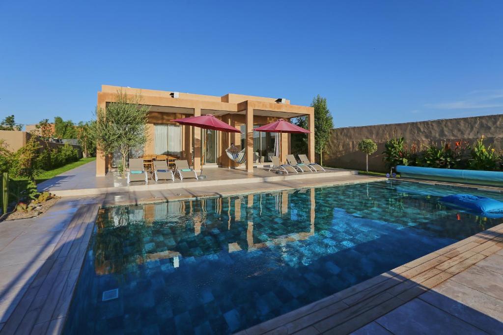 villa-iris-moderne-l-gant-avec-piscine-jardin-marrakech-updated