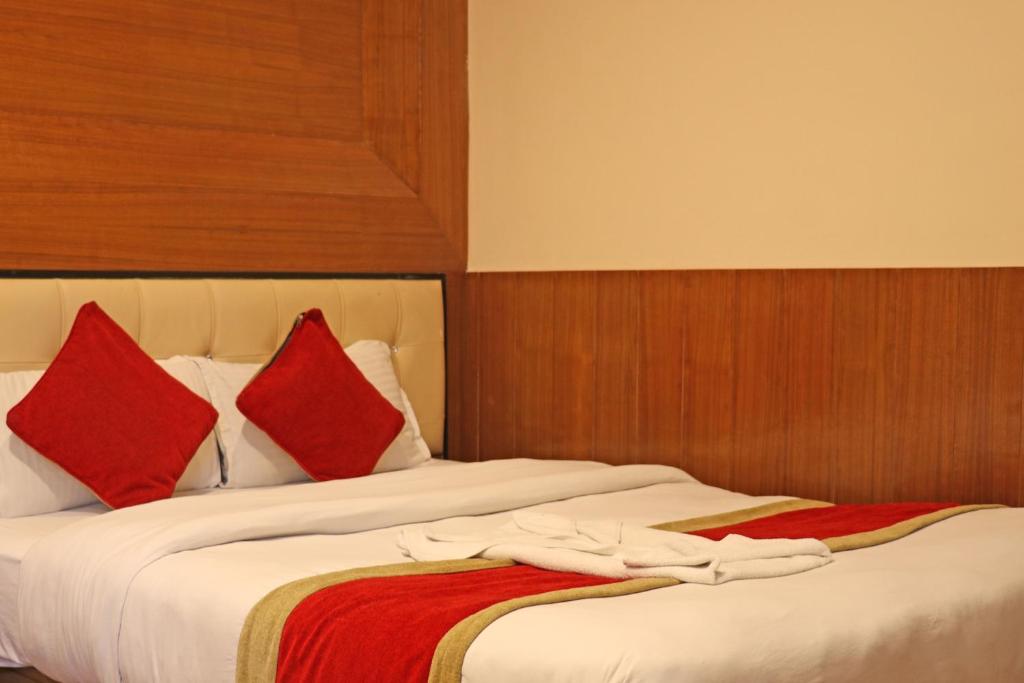 Postel nebo postele na pokoji v ubytování Hotel Airport Holiday