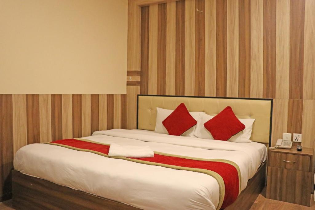 Postel nebo postele na pokoji v ubytování Hotel Airport Holiday