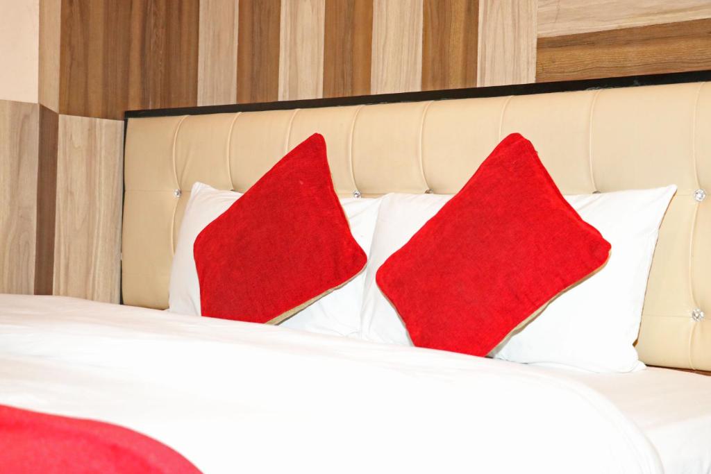Postel nebo postele na pokoji v ubytování Hotel Airport Holiday