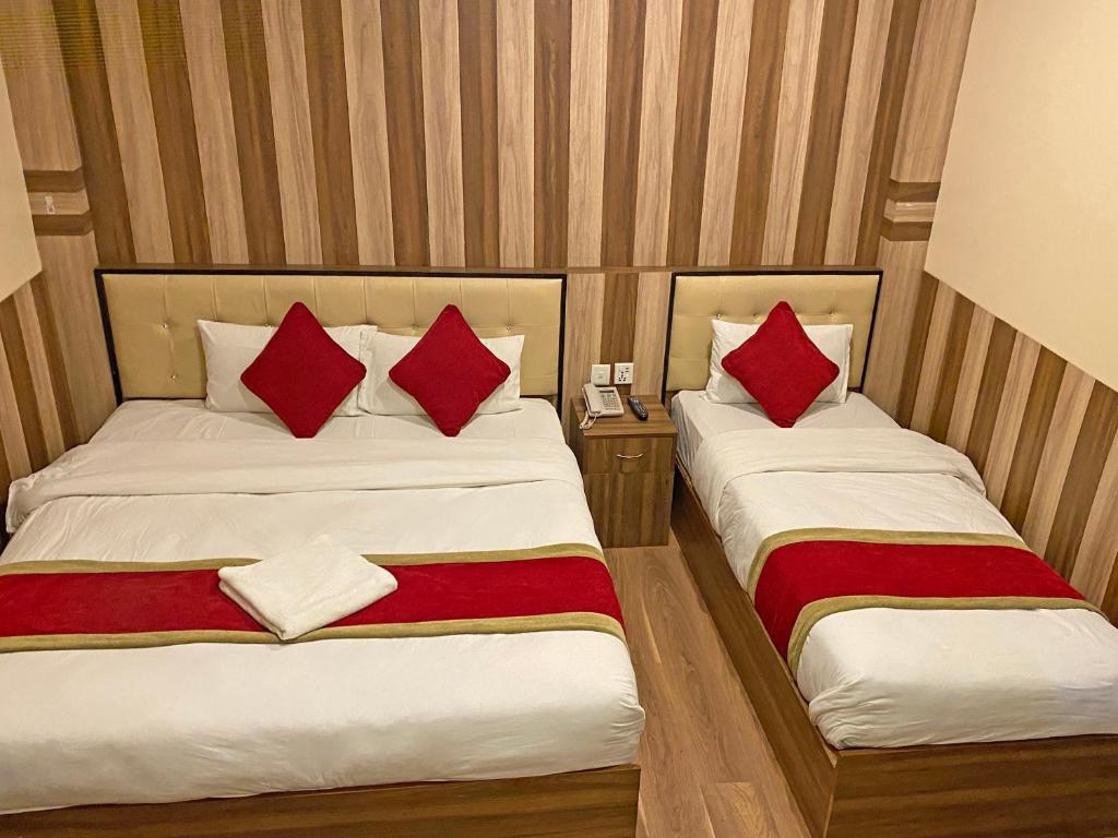 Postel nebo postele na pokoji v ubytování Hotel Airport Holiday