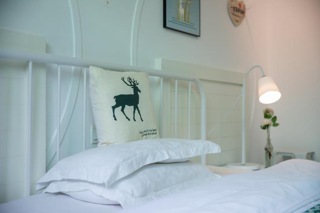 Postel nebo postele na pokoji v ubytování Lumingju Homestay