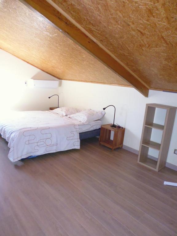 Postel nebo postele na pokoji v ubytování Petite maison avec piscine