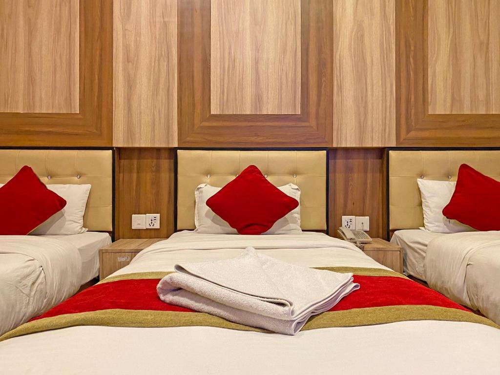 Postel nebo postele na pokoji v ubytování Hotel Airport Holiday