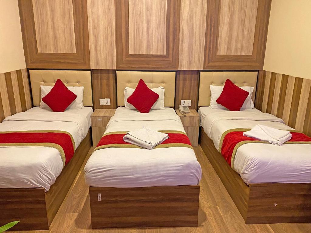 Postel nebo postele na pokoji v ubytování Hotel Airport Holiday