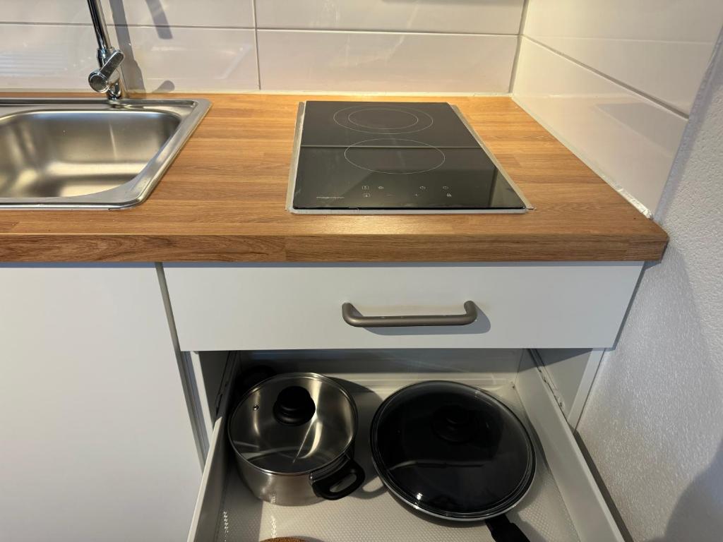 Kuchyň nebo kuchyňský kout v ubytování 2 Zimmer Apartment mit kostenlosem Parkplatz