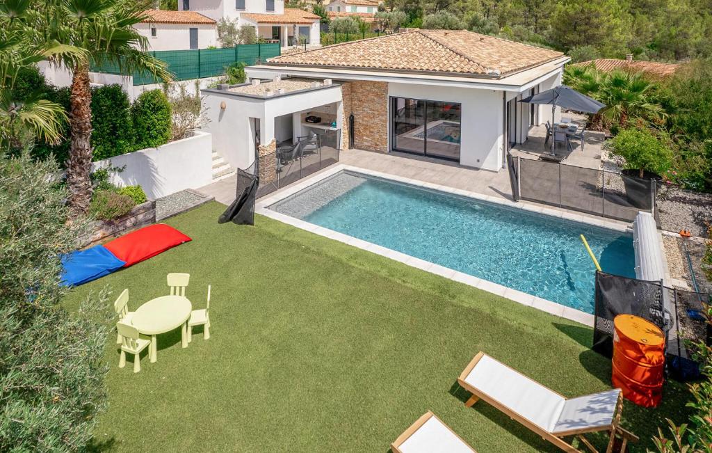 Kolam renang di atau dekat dengan Amazing Home In Solliès-Toucas
