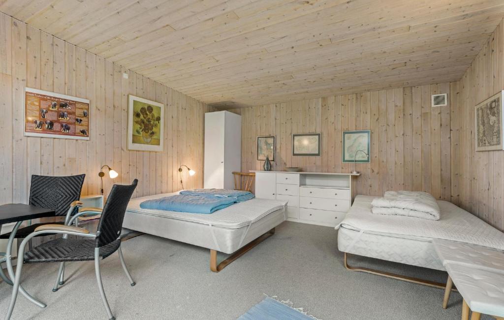 Postel nebo postele na pokoji v ubytování 3 Bedroom Awesome Home In Rødvig Stevns