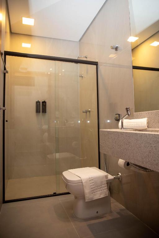 Koupelna v ubytování Serravita Hotel