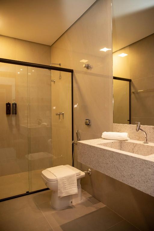 Koupelna v ubytování Serravita Hotel