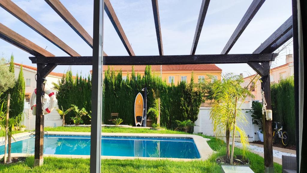 Bazén v ubytovaní Villa lujosa con spa, piscina y sala de juegos PRIVADOS alebo v jeho blízkosti