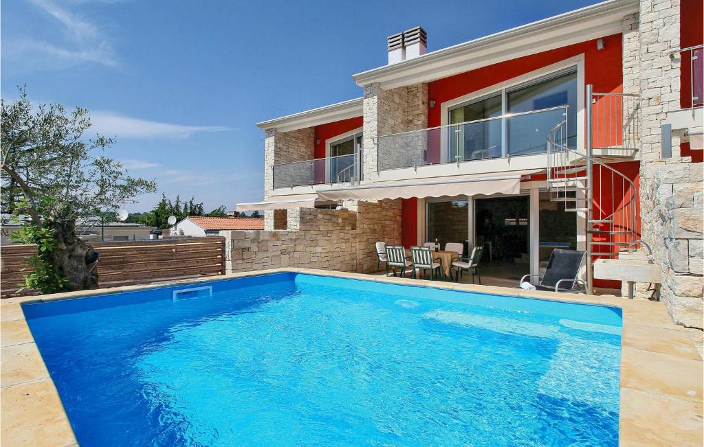Bazén v ubytovaní 3 Bedroom Gorgeous Home In Sv,ivan alebo v jeho blízkosti