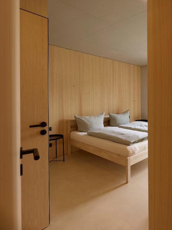 Postel nebo postele na pokoji v ubytování Architektenhaus RHaa mit Terrassen