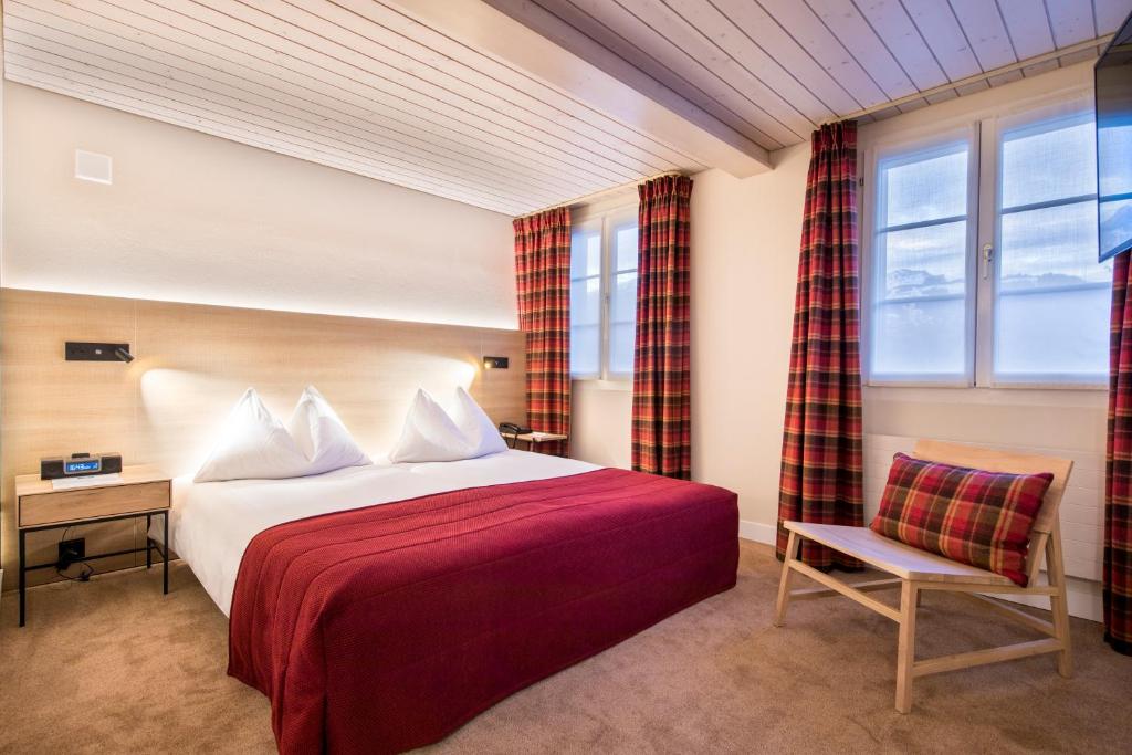 Postel nebo postele na pokoji v ubytování Hotel Kreuz & Post Grindelwald