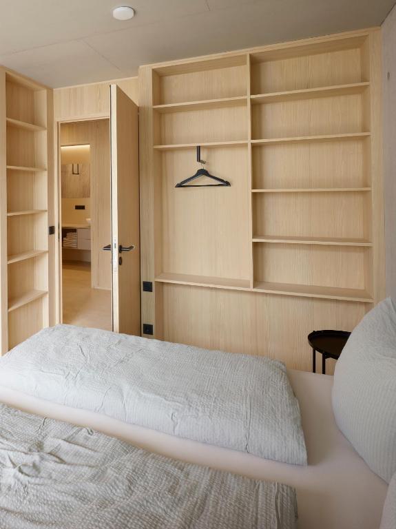 Postel nebo postele na pokoji v ubytování Architektenhaus RHaa mit Terrassen