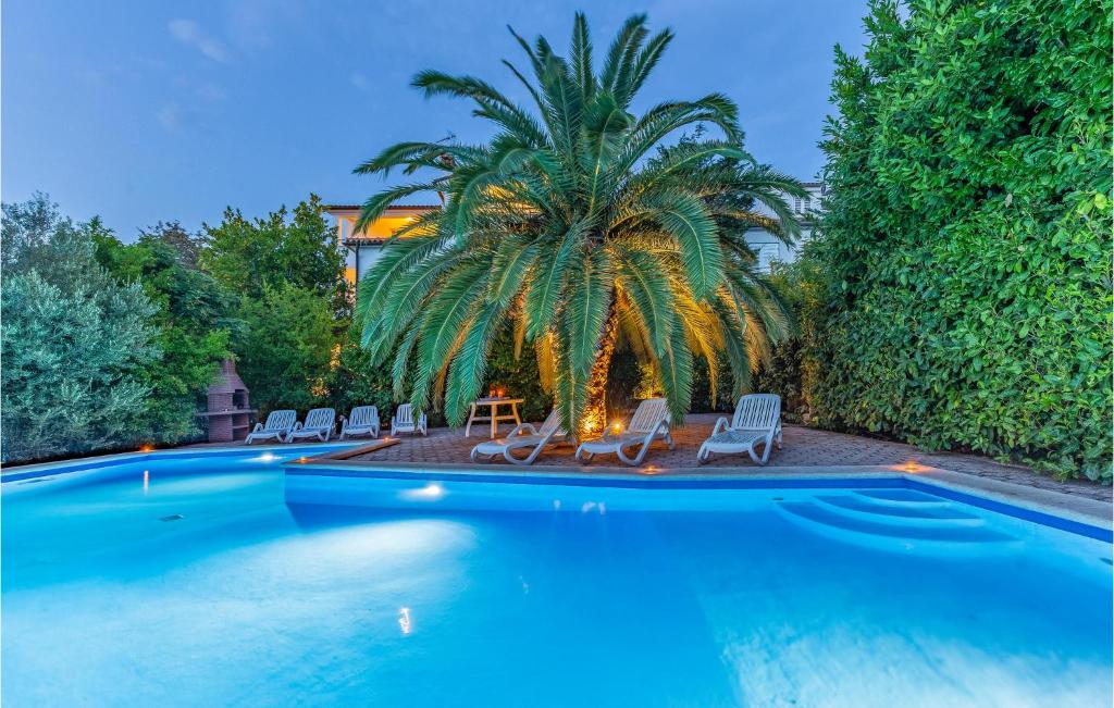 Basen w obiekcie Gorgeous Apartment In Pula With Wifi lub w pobliżu