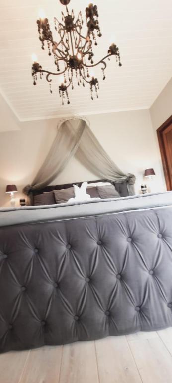 LES TROIS L - Deluxe King Room