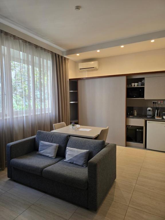 D Townhouse Boutique Suites - 9