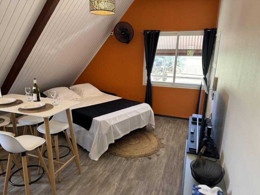 Postel nebo postele na pokoji v ubytování T2 LE COSY, au cœur de Montjoly, parking, clim