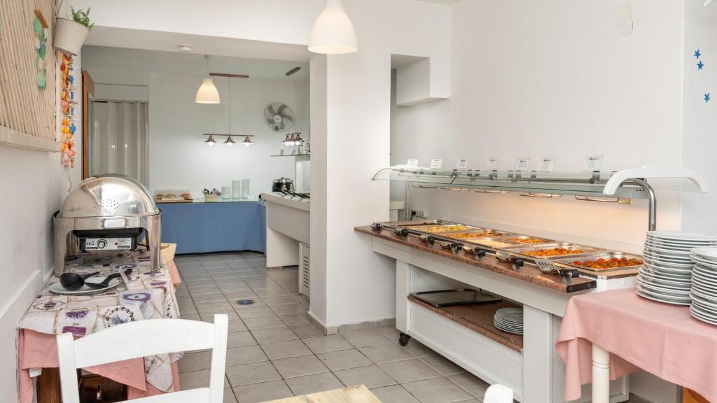 Kuchyň nebo kuchyňský kout v ubytování Marilisa Hotel