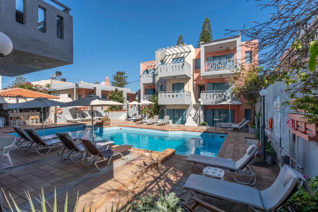 Bazén v ubytování Marilisa Hotel nebo v jeho okolí