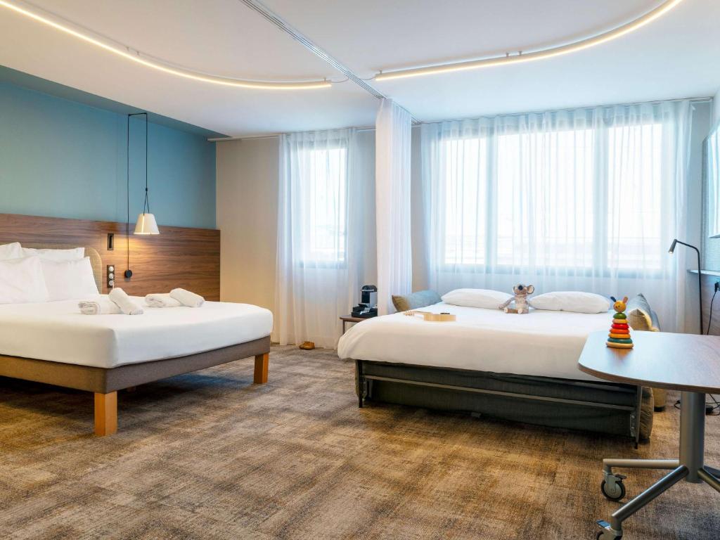 Postel nebo postele na pokoji v ubytování Novotel Suites Nancy Centre