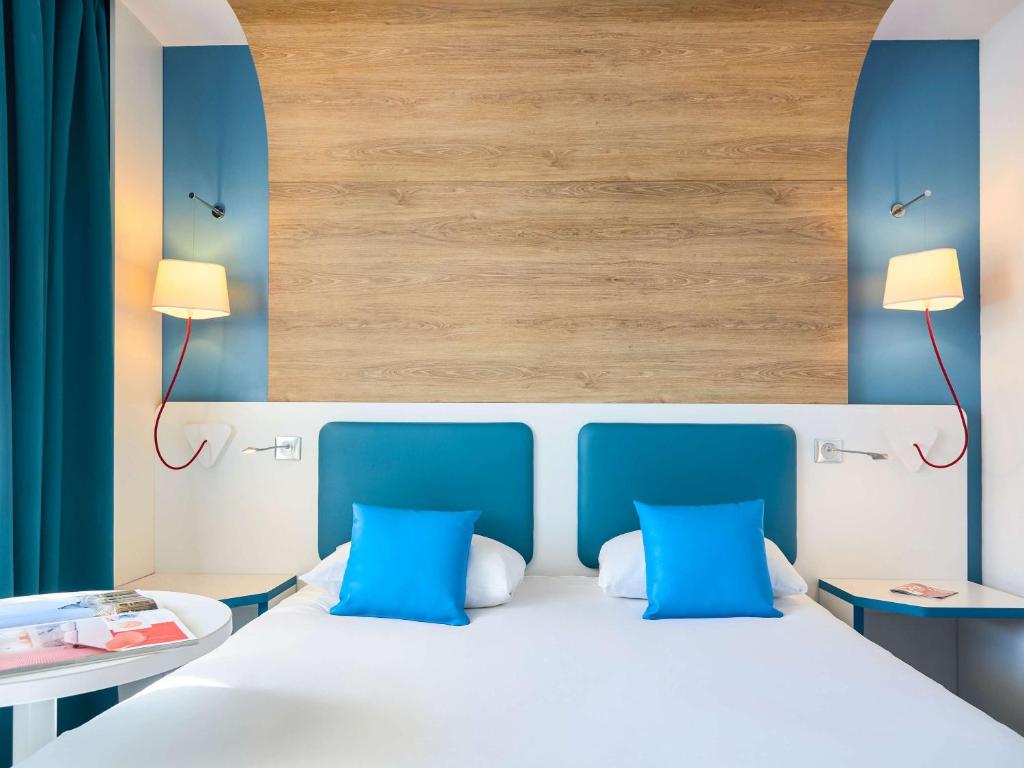 Postel nebo postele na pokoji v ubytování ibis Styles Montelimar Centre