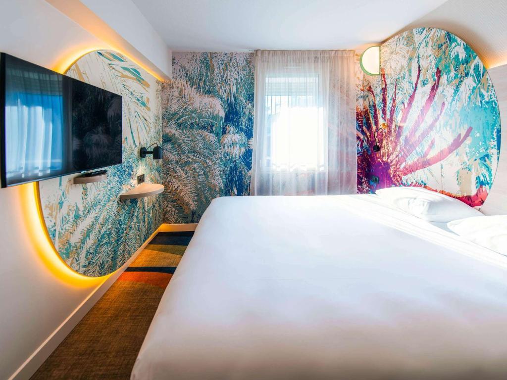 Postel nebo postele na pokoji v ubytování ibis Styles Antibes