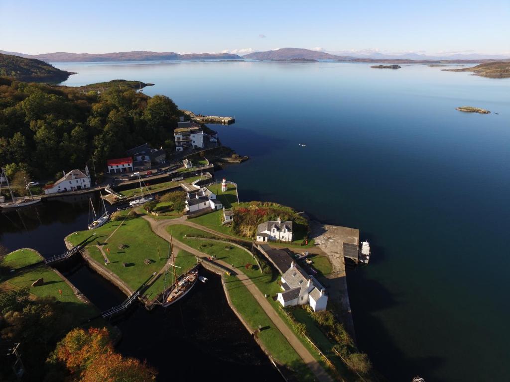 Loftmynd af Crinan Hotel