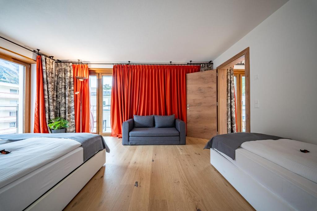 Postel nebo postele na pokoji v ubytování Hotel Piz St. Moritz
