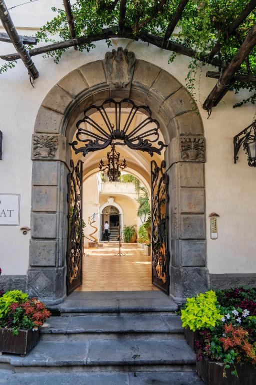 The facade or entrance of Hotel Palazzo Murat