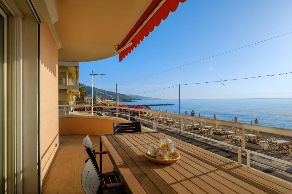 Photo de la galerie de l'établissement Appartement Menton vue mer, à Menton