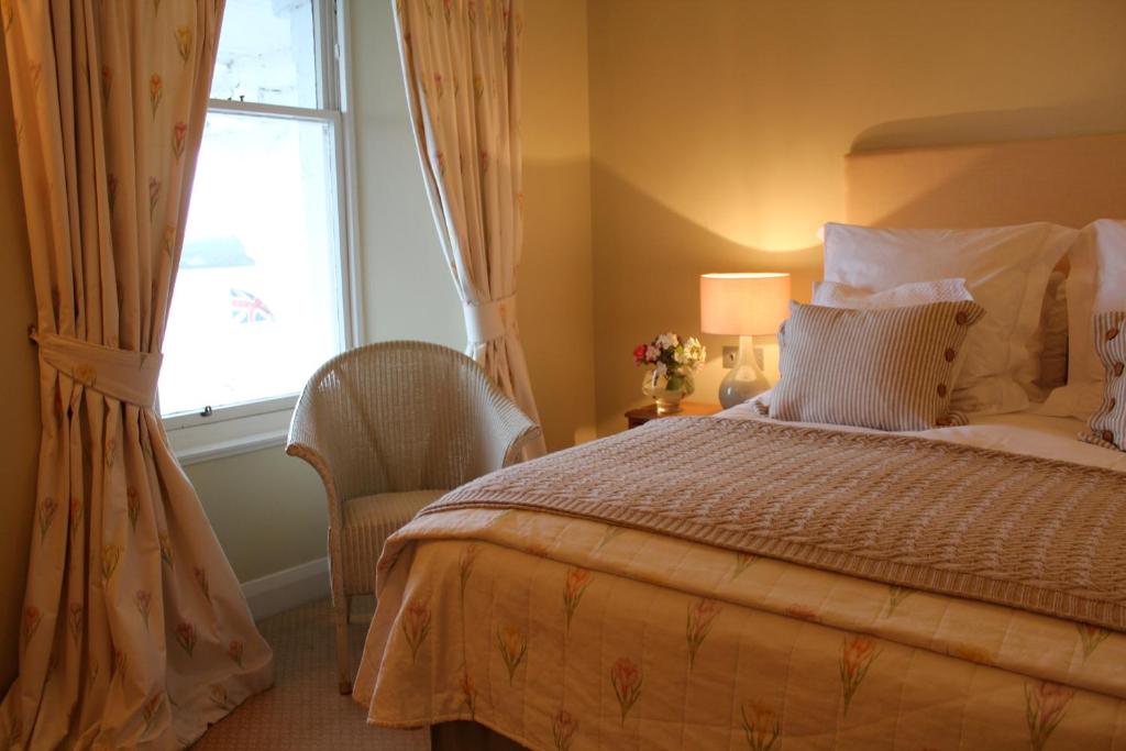 Postel nebo postele na pokoji v ubytování Crinan Hotel