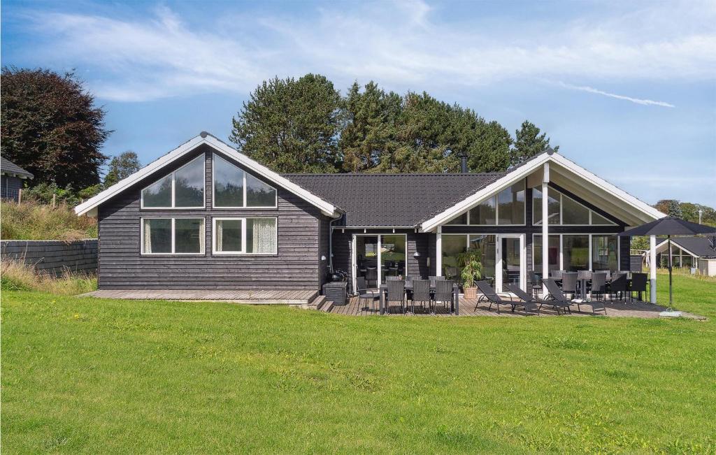 Zahrada ubytování Stunning Home In Vejby With Sauna