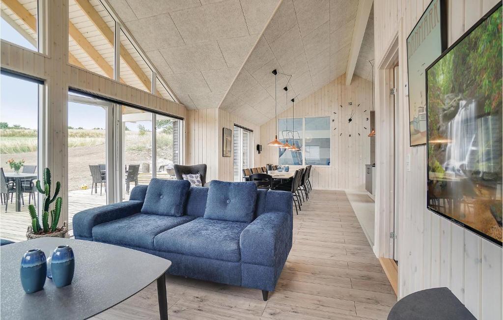 Posezení v ubytování Stunning Home In Vejby With Sauna