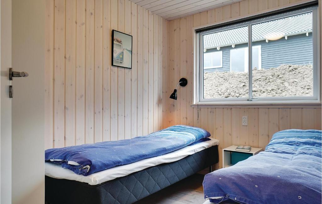 Postel nebo postele na pokoji v ubytování Stunning Home In Vejby With Sauna