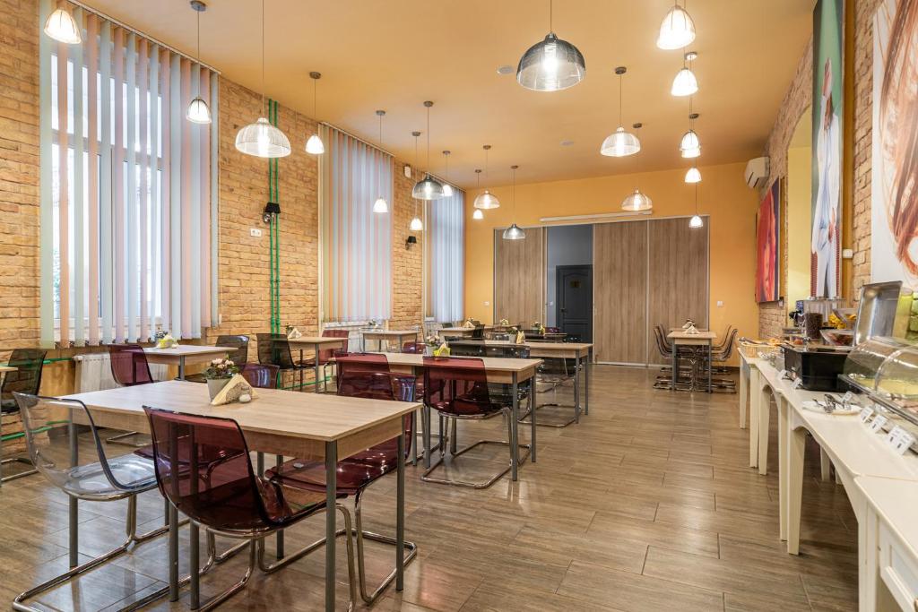 Full Moon Budapest - Resim 21