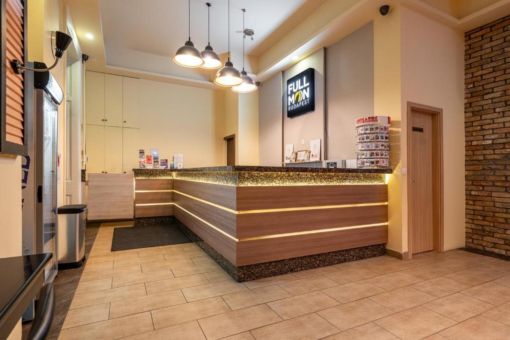 Full Moon Budapest - Resim 18