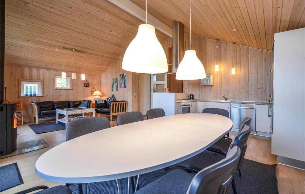 Kuchyň nebo kuchyňský kout v ubytování Holiday Home Capellavej