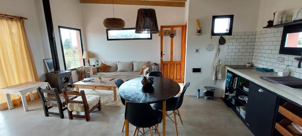 a kitchen and living room with a table and chairs at Lalau Casa de Playa in Chapadmalal